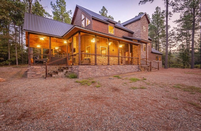 Make your family and friends getaway truly memorable…stay with us at Steel Cree