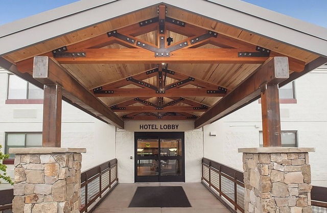 Making The Best Memories Along The Way! 3 Relaxing Units, Pool, Free Parking