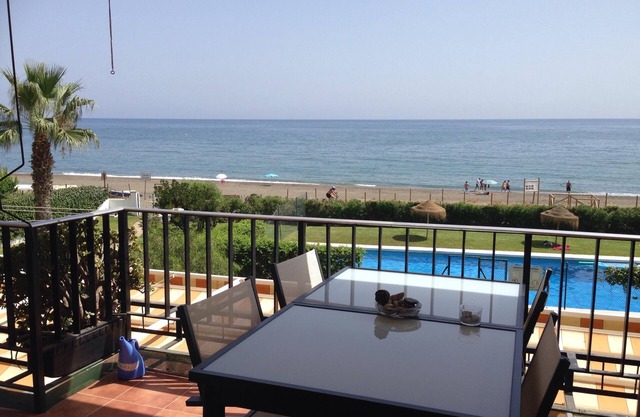 Malaga: MALAGA, COSTA DEL SOL, First –floor Beachfront Apartment. Direct access to beach. Tennis courts and swimming pool.
