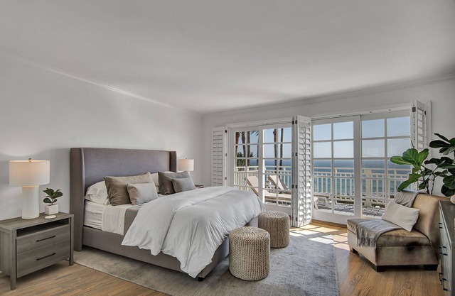 Malibu Beach House Walk to Surf Game Room, Best Sunsets! Summer special discount