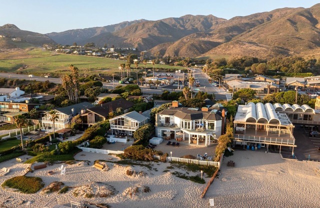 Malibu Dunes by Fieldtrip | Expansive Hamptons-Style Estate w Private Beach Backyard