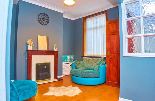 Manchester 2 Bedrooms Tv Close To Local Sights