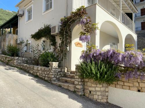 Mandraki House Upper, 100m from Kaminaki Beach