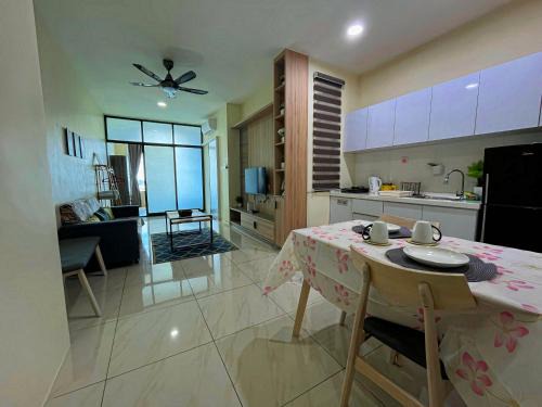 Manhattan Suites, ITCC by The Weeknd Residence - City View