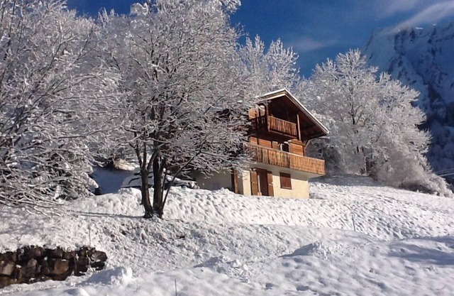 MANIGOD SLEEPS 10. SPECTACULAR VIEWS- PEACEFUL MOUNTAIN RETREAT 1HR FROM GENEVA