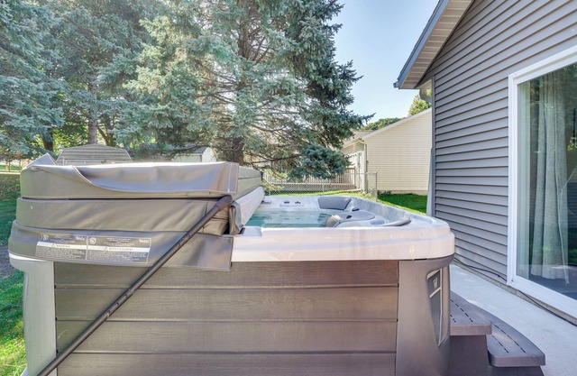 Mankato Getaway w/Game Room & Salt Water Hot Tub!
