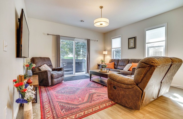 Mankato Getaway w/Game Room & Salt Water Hot Tub!