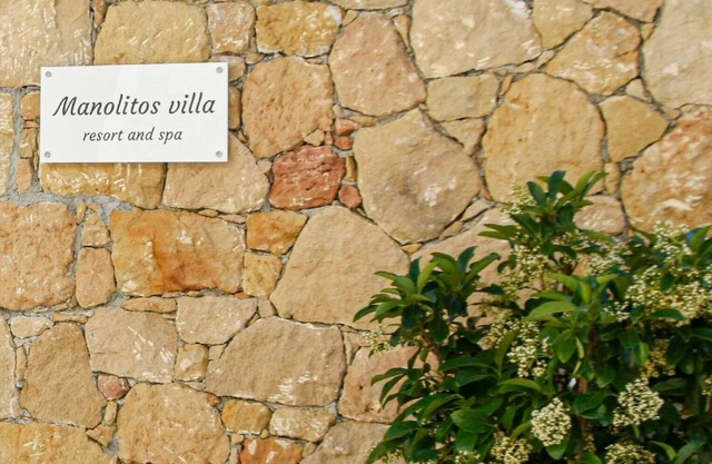 Manolitos villa resort and spa with jacuzzi and private parking