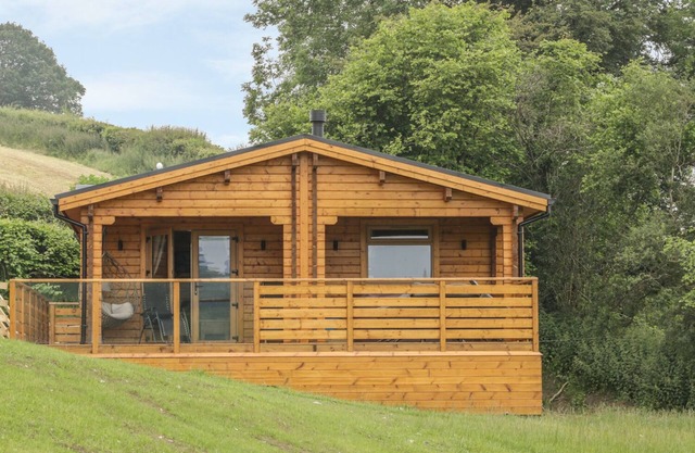 MANOR FARM LODGES - RED KITE LODGE, family friendly in Newtown