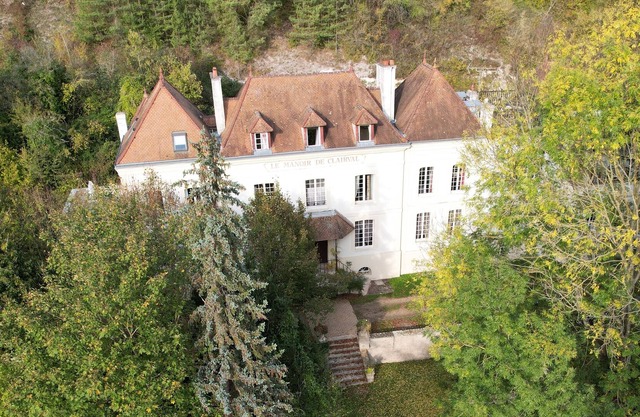 Manor on the banks of the Seine - sleeps 40