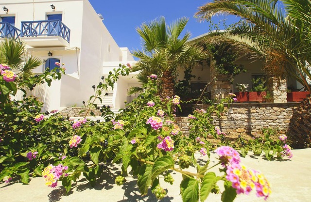 Manos Syros
