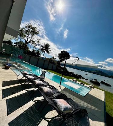 mansão pé na areia Angra