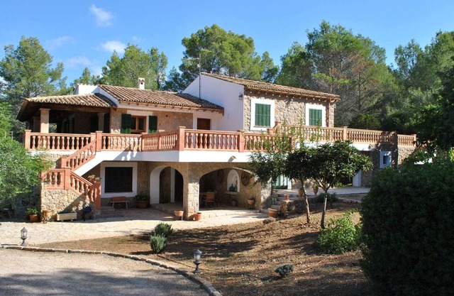 Mansion with Pool & Garden