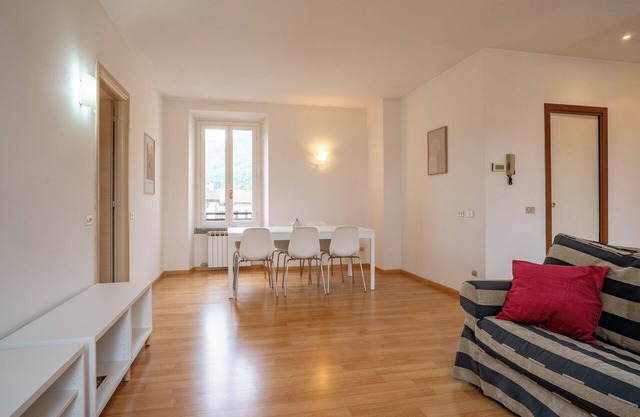 Manzoni Loft - Two Bedroom Apartment, Sleeps 5