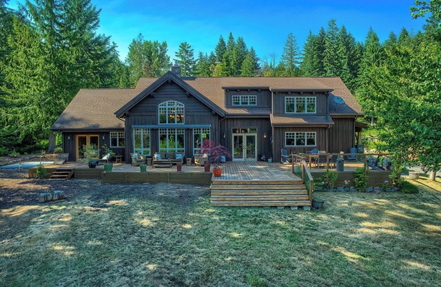 Maple Hill Lodge, Stevenson, WA Retreat, Hot Tub, AC, near recreation!