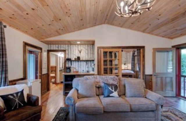 Maple Spring Cabin at Heritage Hill