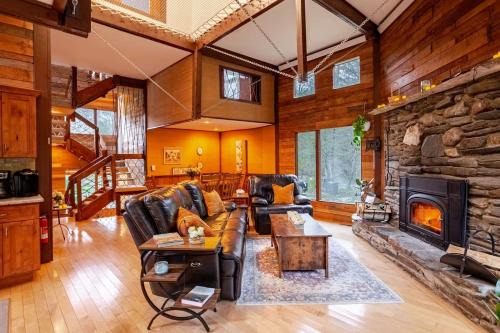 MapleCastle = HotTub, RiverSide, IndoorHummock, FirePlace, BackYard