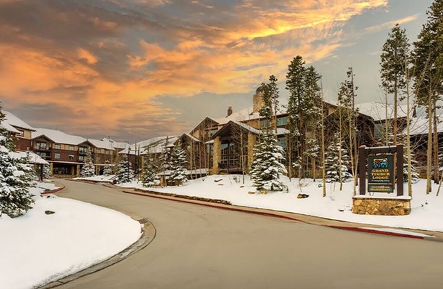 Mar 1st-8th, 2-bedroom, Ski-in/Ski-Out Grand Timber Lodge resort in Breckenridge