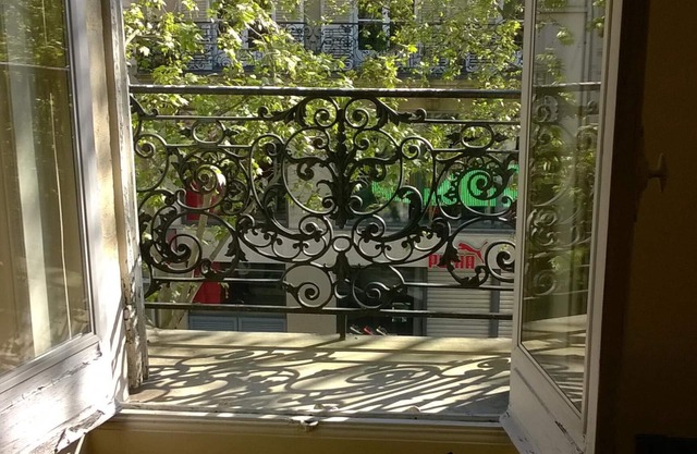 Marais: Guestroom near Seine, between Beaubourg and Les Halles