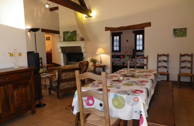 Marais poitevin, large gite 11 pers, sem .,week-end. SEA, Puy du Fou 1h away