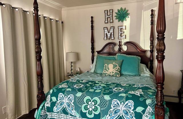 Marathon Historic Apartments- Studio sleeps 4-heart of Downtown charming studio