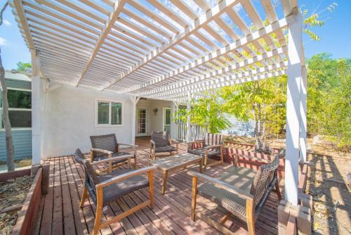 @ Marbella Lane - 4BR Near Morongo Casino & Outlet Ldry+P