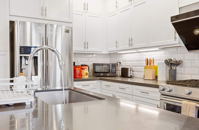 @ Marbella Lane - Cozy 4BR Home In Portola Spring
