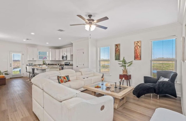 Mardi Gras Magic Krew Celebration Cottage - WCN242