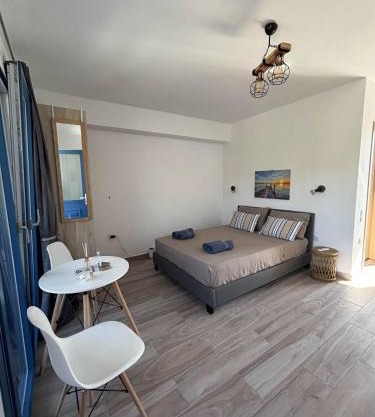 Mare Calmo Studios, Chios