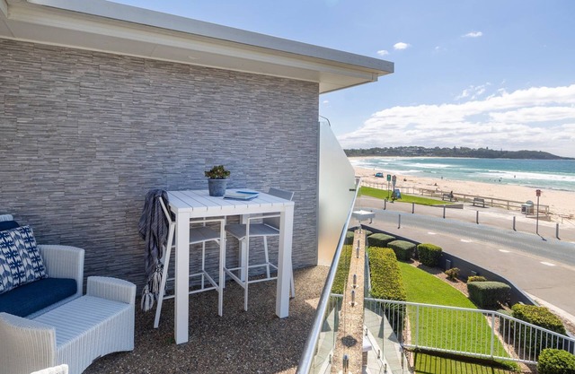 Mariners 5 - Wake up to the waves in this stunning beachfront unit