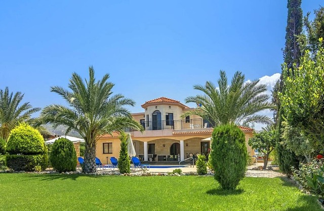 Marlin Beach Front Luxury Villa - 4 Bedrooms