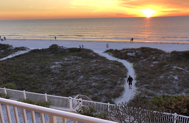 Marquise 204 Beachfront 2br, 2 Bath condo-Directly on Beach!