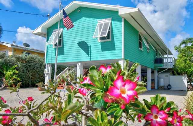 Martin's Bayside Bungalow: Waterfront Paradise Found! Spacious Marathon Home!