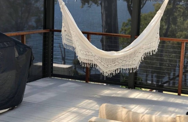 Marvins and Maceys - watch the boats float by