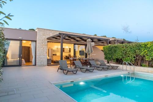 Mary Beach villas