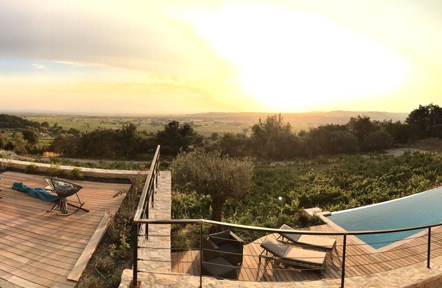 Mas des Amis, Seguret, Village classified in Provence, heated swimming pool