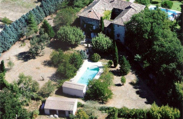 mas du Gres 550 M2, Jardin 4000m2, Près ts. Services/vastes Jacuzzi et Piscine