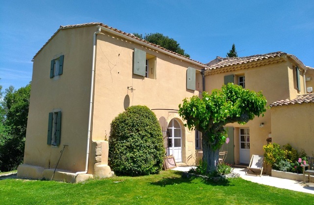Mas seventeenth 250m2 and 100m² house of friends, on a 2.5ha property