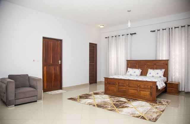 Masaki Seaside Charm: Spacious Hideaway