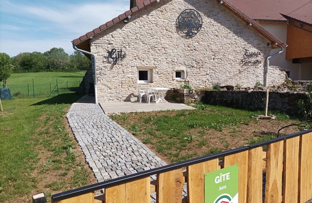 Massatho gîte, sleeps 2, next to a massage salon with sauna