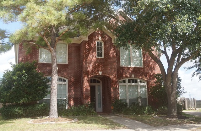 Massive house; corporate, work crew and family friendly.