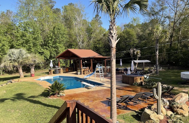 Masters house rental 2024, hot tub, pool, game room.Longer stay available