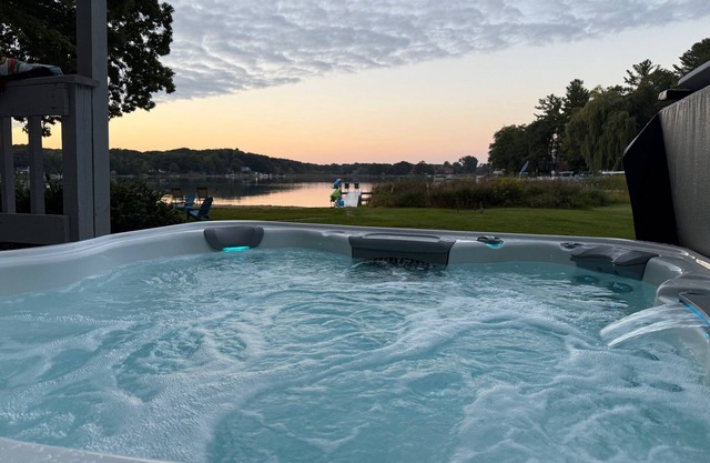 Maston Lake Cottage:Pumpkin Spice & Everything Nice – Enjoy newly added Hot Tub