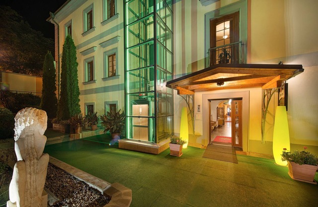 Maximilian Lifestyle Resort
