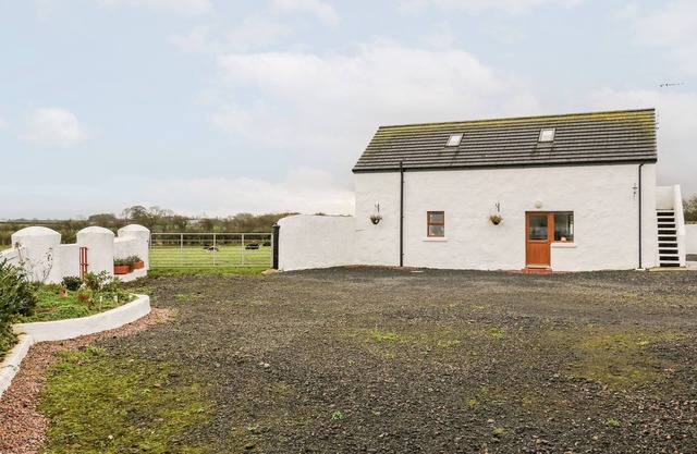 MAY'S COTTAGE, pet friendly in Bushmills, County Antrim