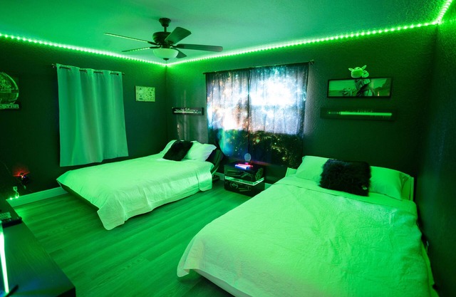 Mayfair Forrest Retreat !nCome and Enjoy our Clean and Spacious home sleeps 18!