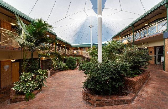 Mayfair Plaza Motel
