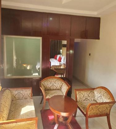 McLorrets Suites