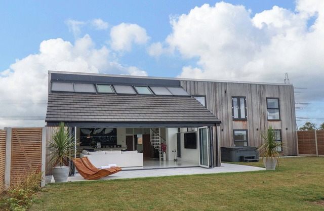 MEADOW VIEW, pet friendly, luxury holiday cottage in Walkington