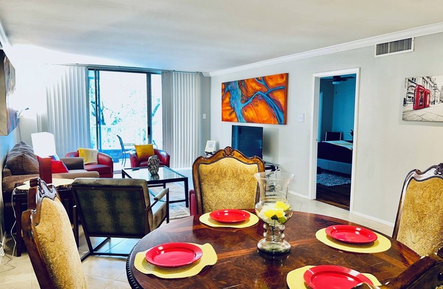 Med Center & NRG Cozy Chic City Condo